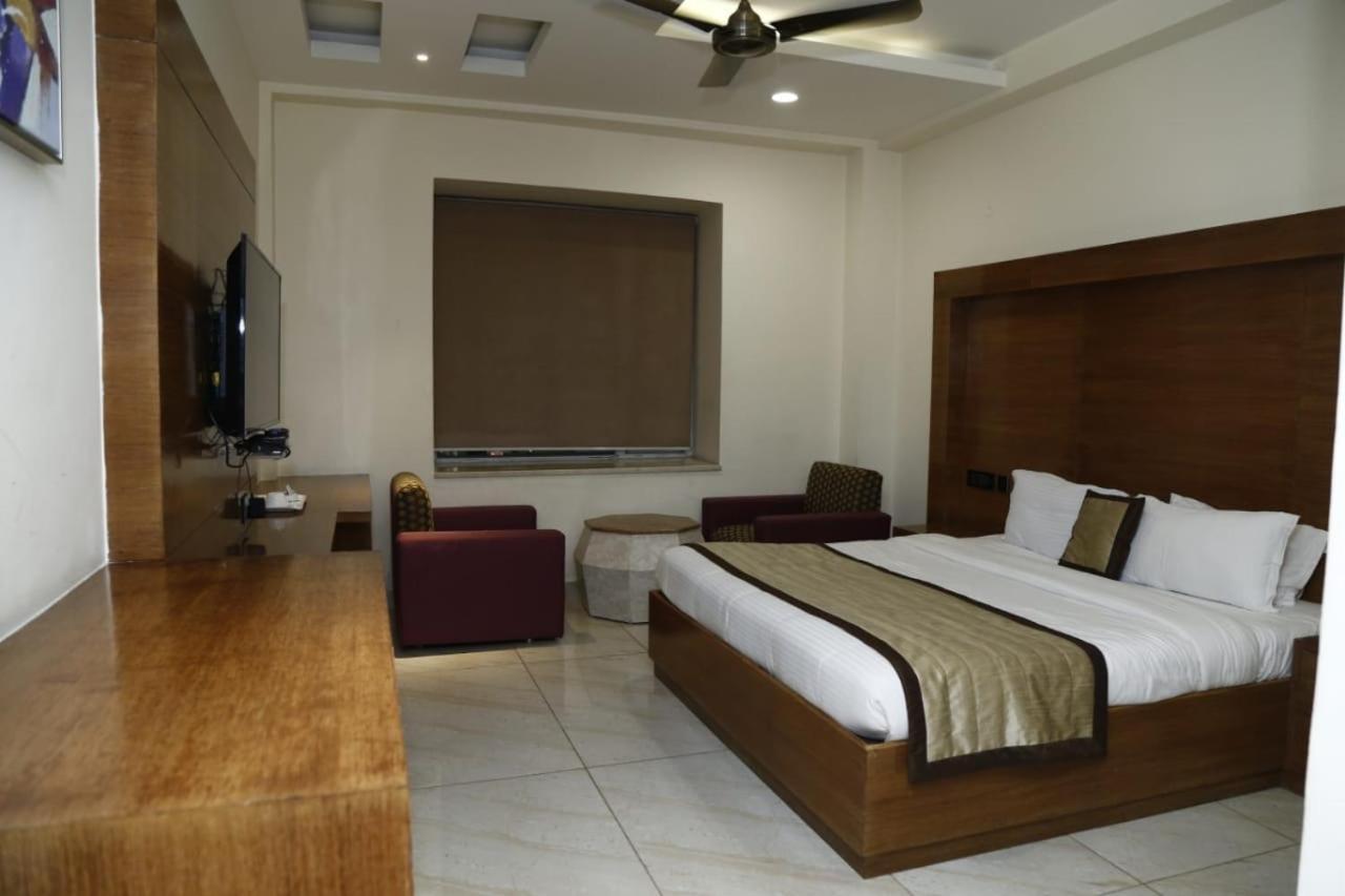 Hotel Pacific Roorkee Dış mekan fotoğraf