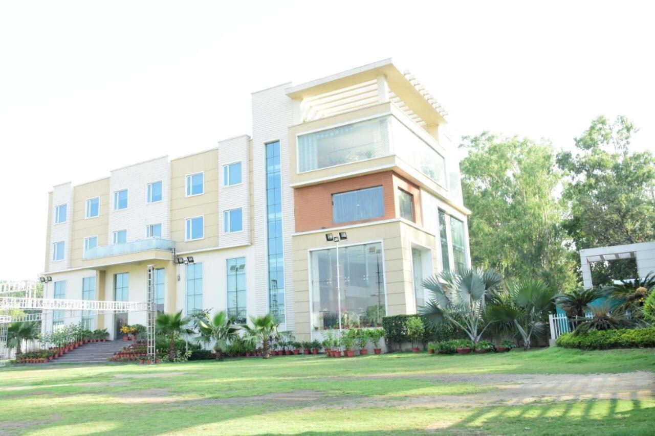 Hotel Pacific Roorkee Dış mekan fotoğraf