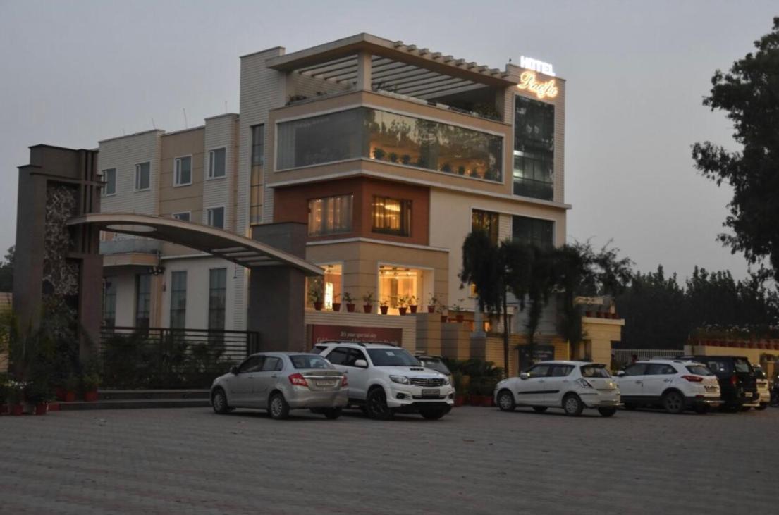 Hotel Pacific Roorkee Dış mekan fotoğraf